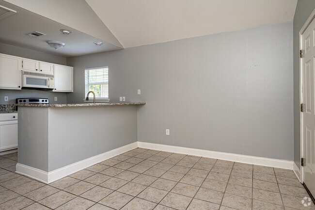 1BR, 1BA - 600SF - Dining Room - Heatherwood