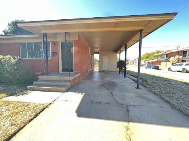 Photo - 2400 Buchanan St