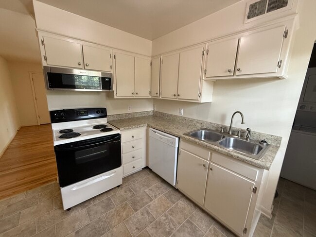 Photo - 425 S Church St