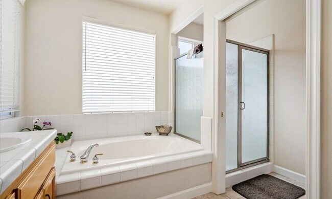 Photo - 758 Brahma St