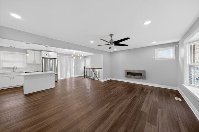 Photo - 4107 Applewood Ln