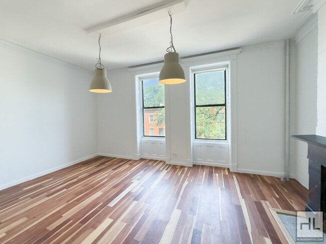 Building Photo - Massive Fort Greene 3-Bed 1-Bath / In Unit... Rental