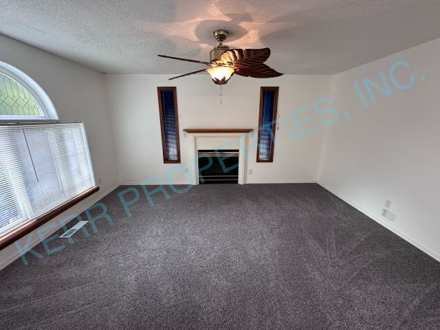 Charming 3-Bedroom Haven with 2 Baths in Gresham – Your Perfect 1364 Sq Ft Retreat!