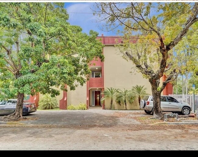 Building Photo - 4265 NW S Tamiami Canal Dr Unit 1-208