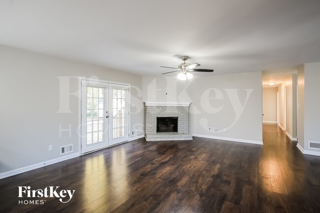 Photo - 61 Vanya Ln SE