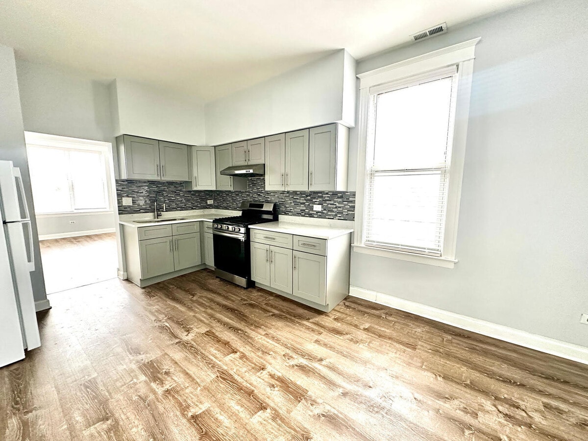 Photo - 931 W 32nd St Unit 2F