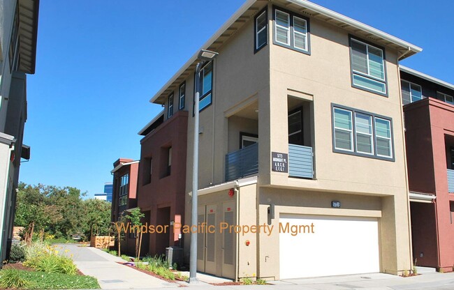 Luxury Modern Townhome In Sought After Bou... - Luxury Modern Townhome In Sought After Bou...