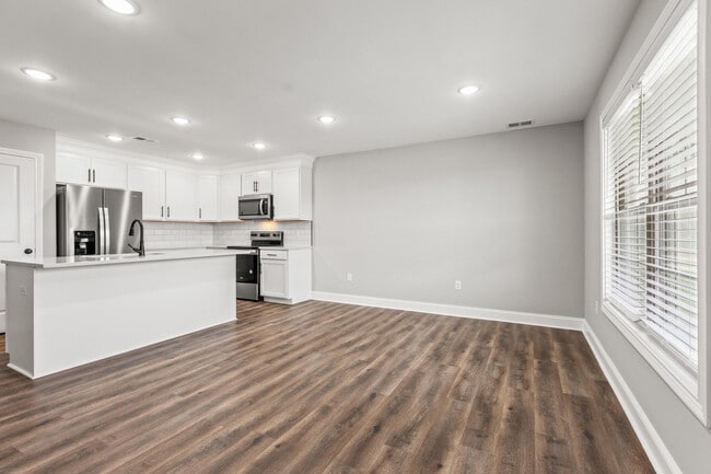 5009 Melana Wy