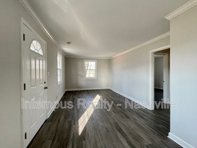 Photo - 109 W Trinity Ln