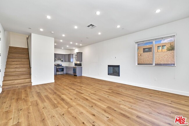 Photo - 14550 Burbank Blvd Unit 103