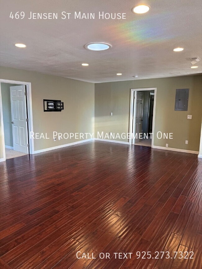 Photo - 469 Jensen St