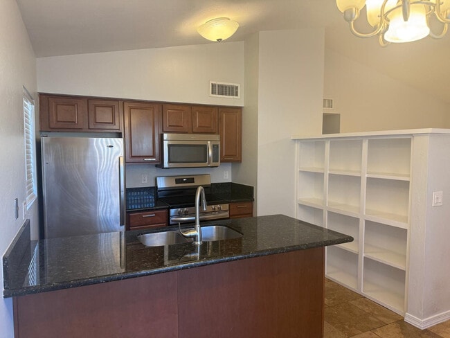 Photo - 2527 S Maple Ave