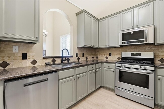 Photo - 726 Gardenside Cir SE