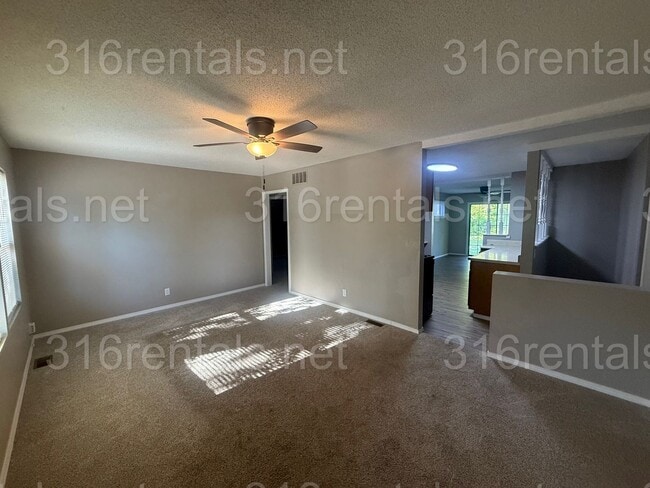 Photo - $1400 - 3 bedroom / 1 bathroom - Single Family Home