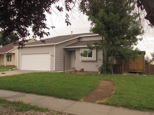 3 BEDROOM | 2 BATH | UPDATED | GARAGE | RA... - 3 BEDROOM | 2 BATH | UPDATED | GARAGE | RA... House