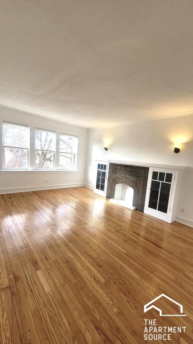 Building Photo - 1107 N Avers Ave Unit 3