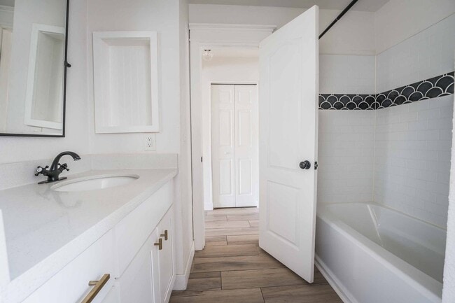 Photo - BEAUTIFUL 1 BEDROOM CONDO ON THE FIRST FLOOR!