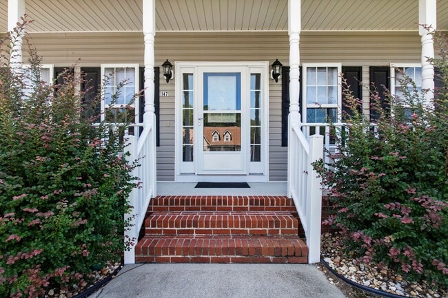 Photo - 147 Watersedge Ln