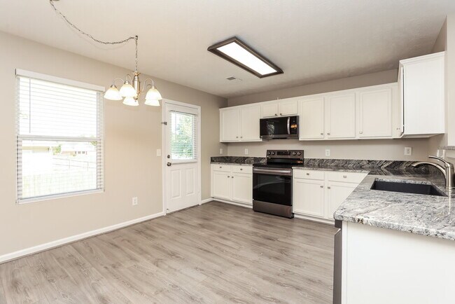 2867 Park Knoll Dr