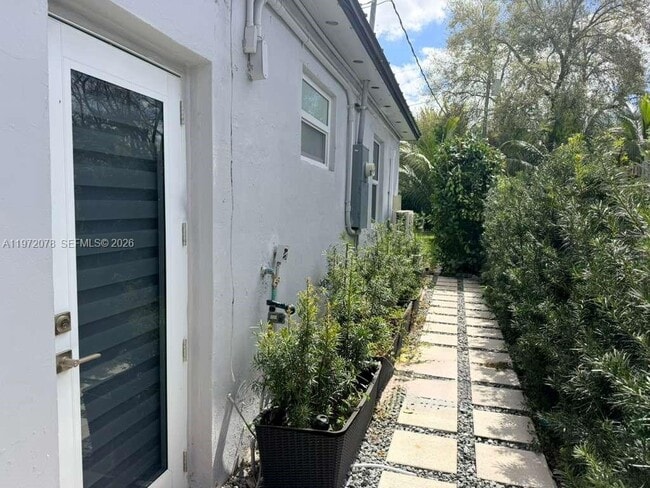 Photo - 1430 NE 149th St Unit B