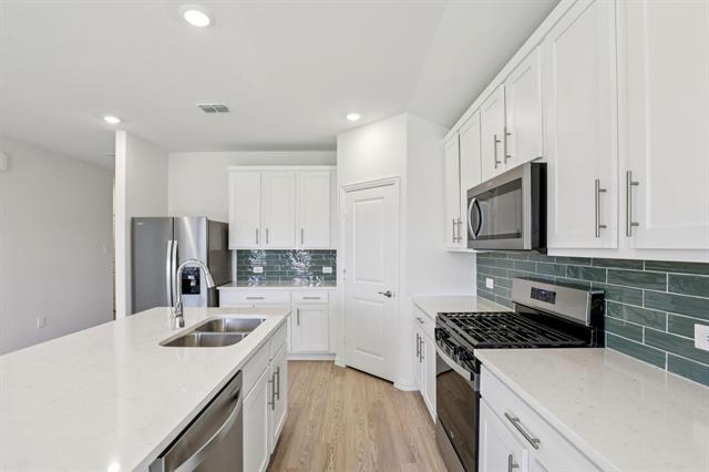 Photo - 2100 Rannoch St