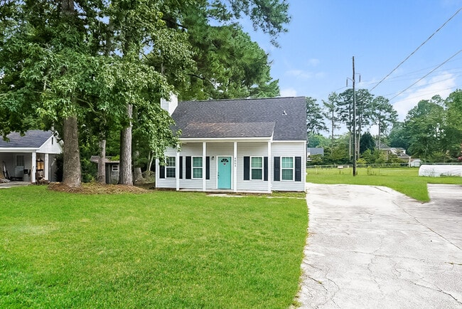 Building Photo - Charming 3 Bedroom in Martinez
