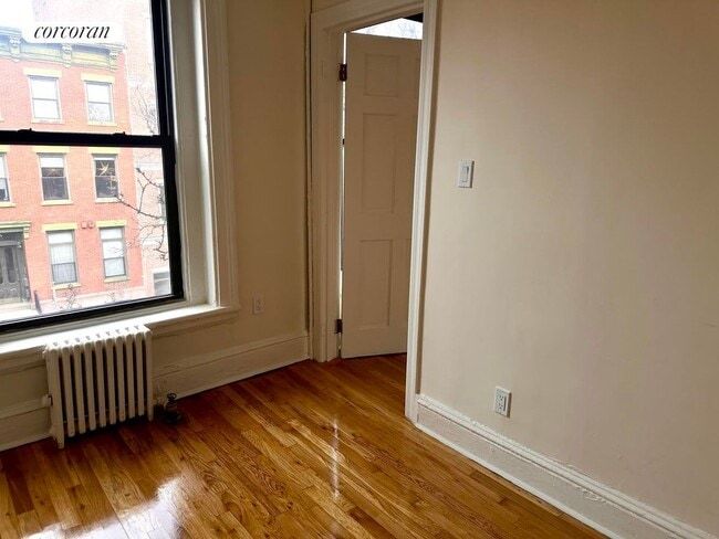 Photo - 42 Woodhull St