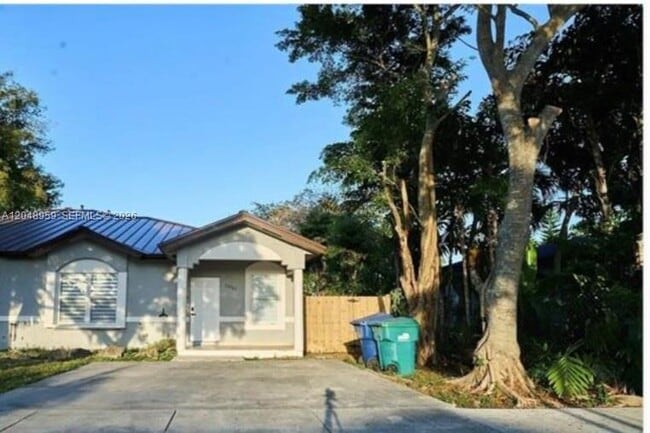 Building Photo - 22725 SW 125th Ave Unit A