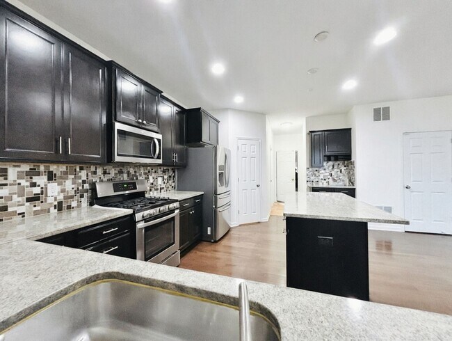 Photo - Beautiful 4 Bedroom Single Family Home in Prime Shakopee Neighborhood