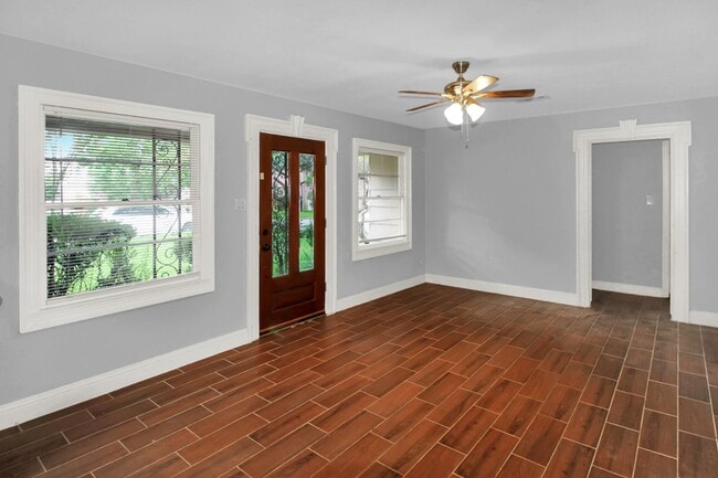 Building Photo - 110 Pamellia Dr Rental
