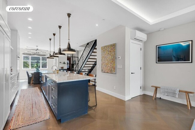 Photo - 164 Diamond St