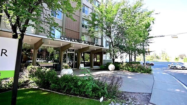 Photo - 11147 Whyte Ave NW Unité 903