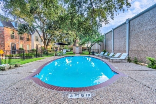 Building Photo - 530 N Post Oak Ln Unit True