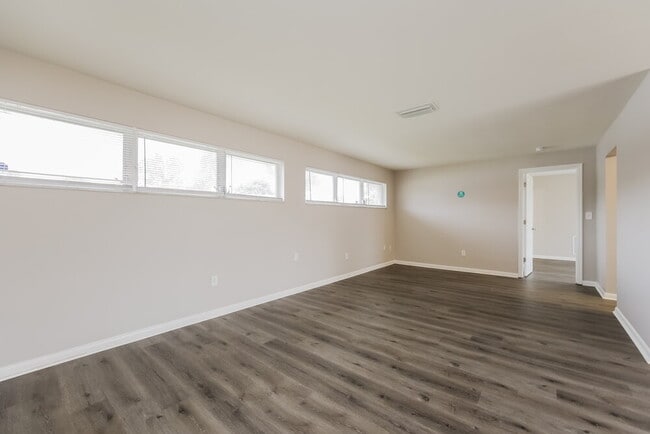 Photo - 502 Leeland Heights Blvd E