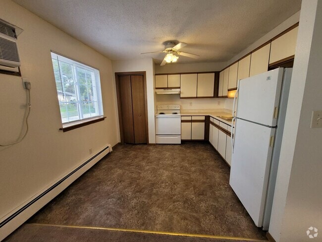 Building Photo - Great Marion Location. 2 bedroom 1 bath, h... Unit 1 Rental