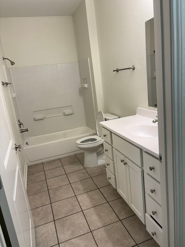 Photo - 914 Country Club Dr