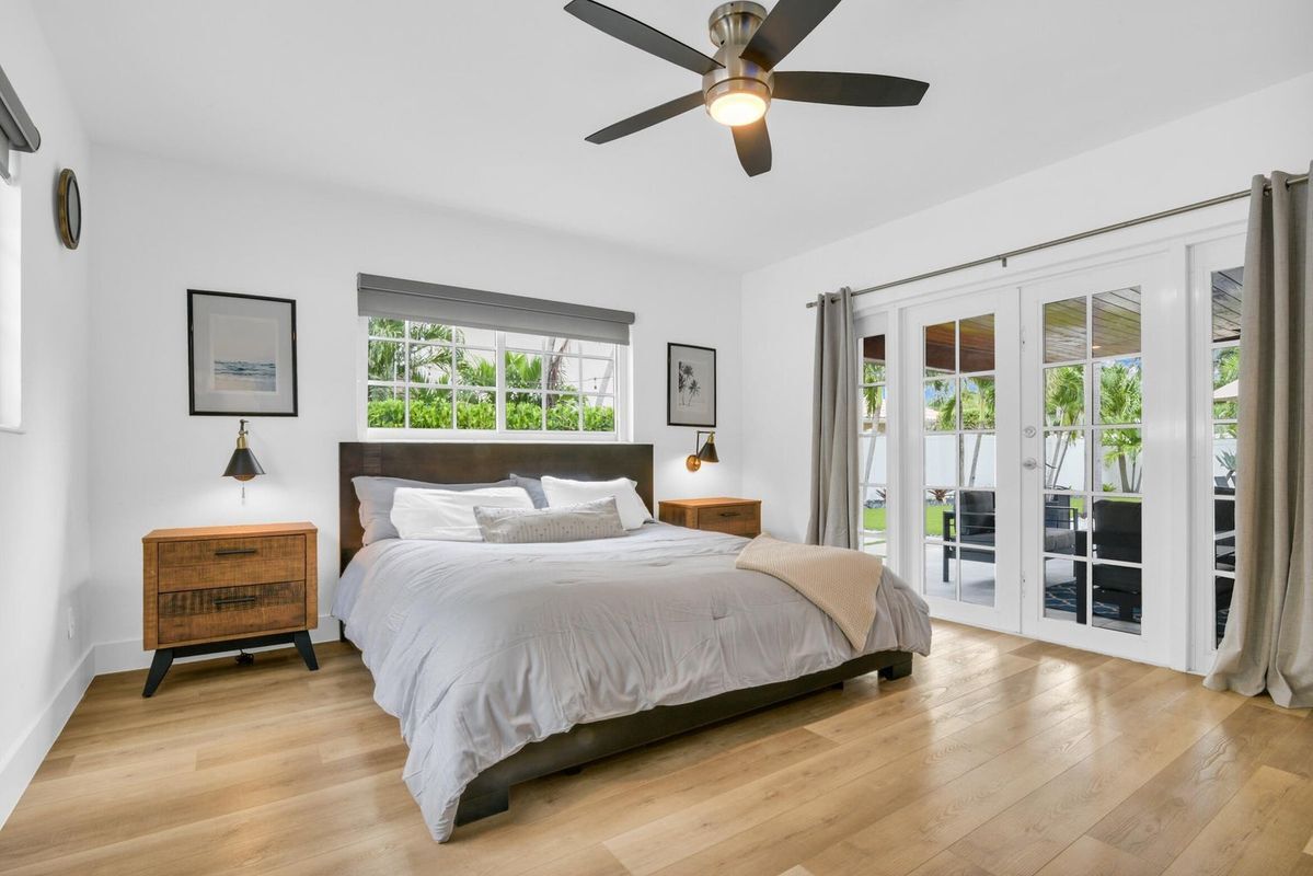 Photo - 556 NW 39th Cir