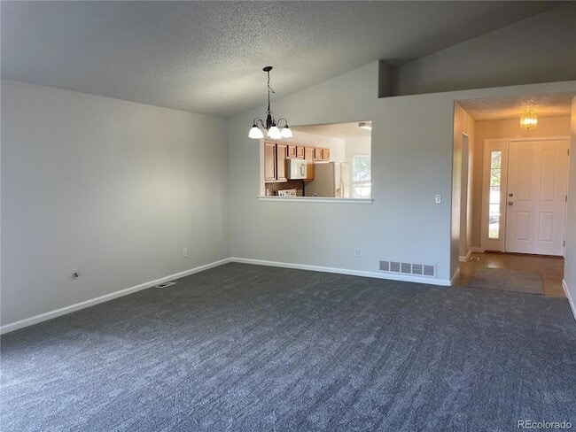 Photo - 5241 Helena St