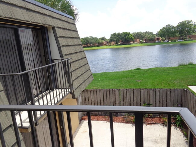 Photo - 1015 10th Way
