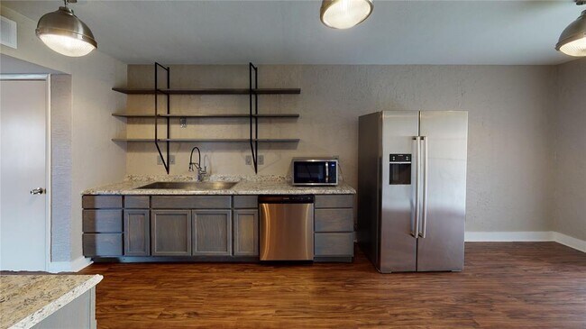 Photo - 8309 Chesham Dr