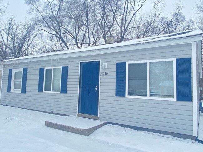 Building Photo - 3 Bedroom Home In Gary
