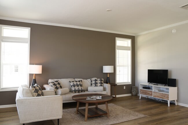 Photo - 6708 Lakewood Dr