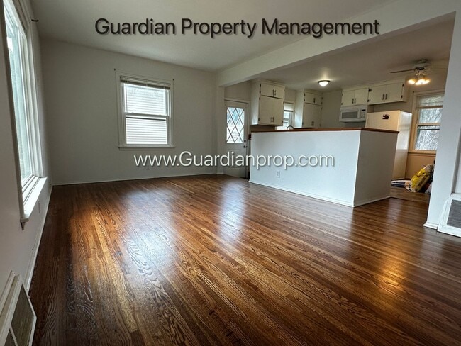 Photo - 2944 Quebec Ave S
