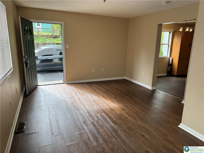 Photo - 1538 E 8th St Unidad C