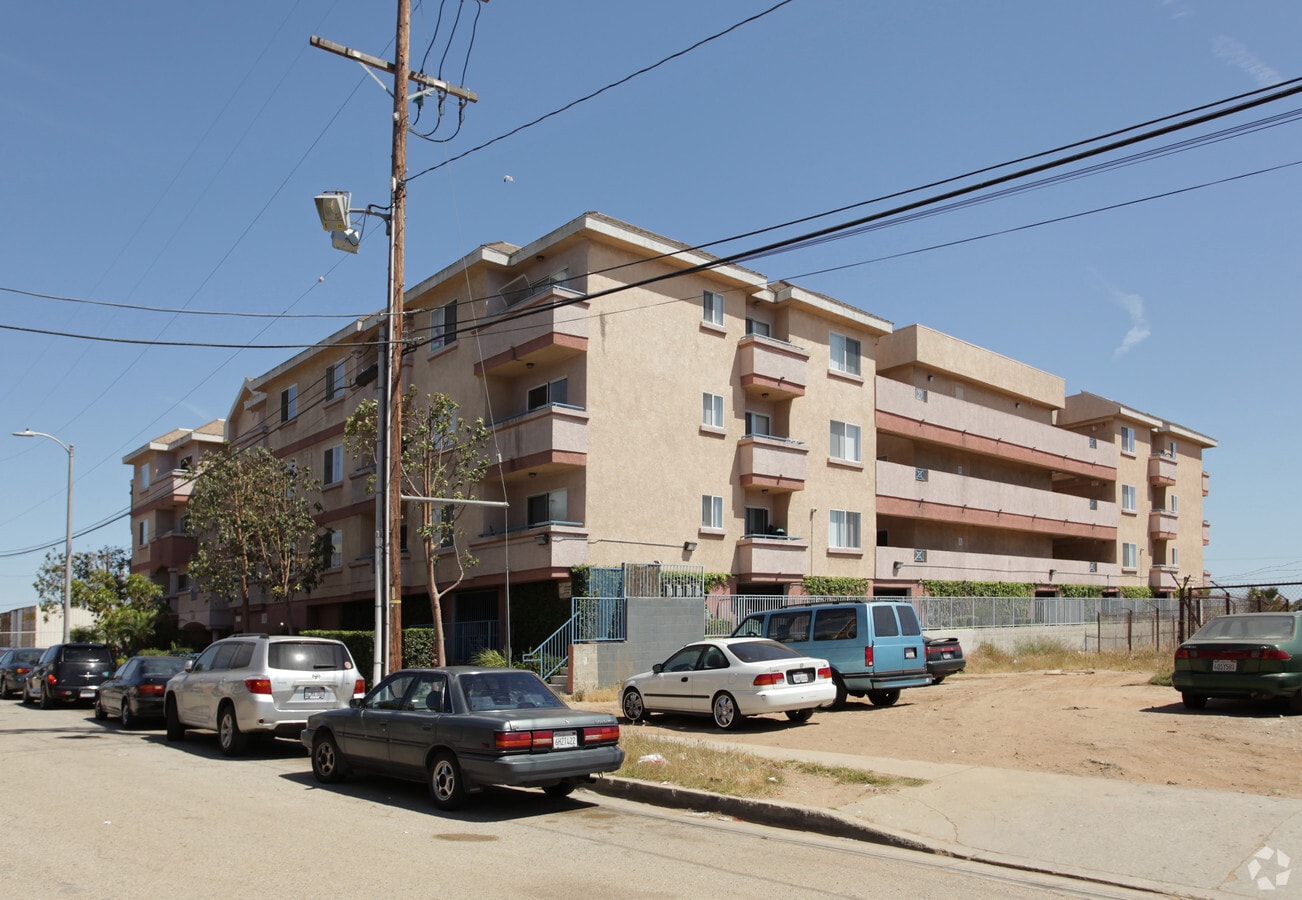 Gateway City Lights - Gateway City Lights Apartments