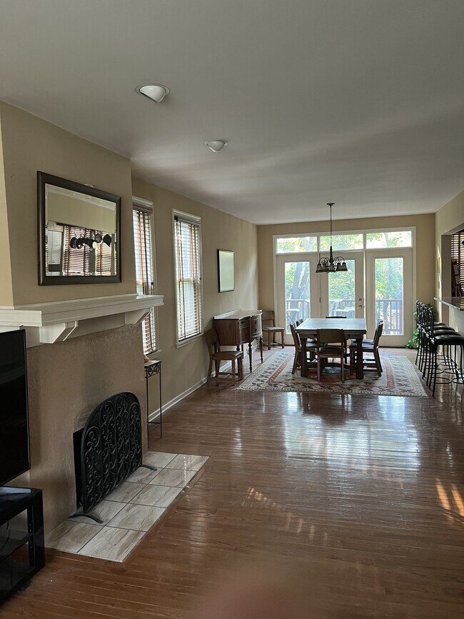 Photo - 6422 Monitor St