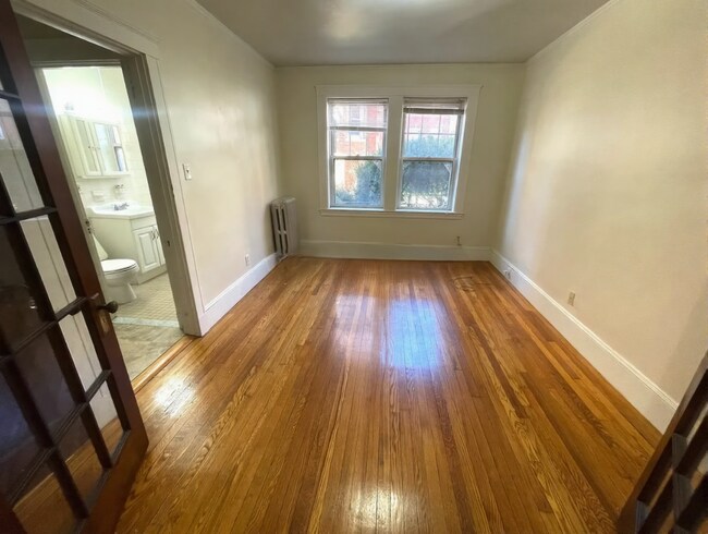 Building Photo - 145 Summer St Unit 3r