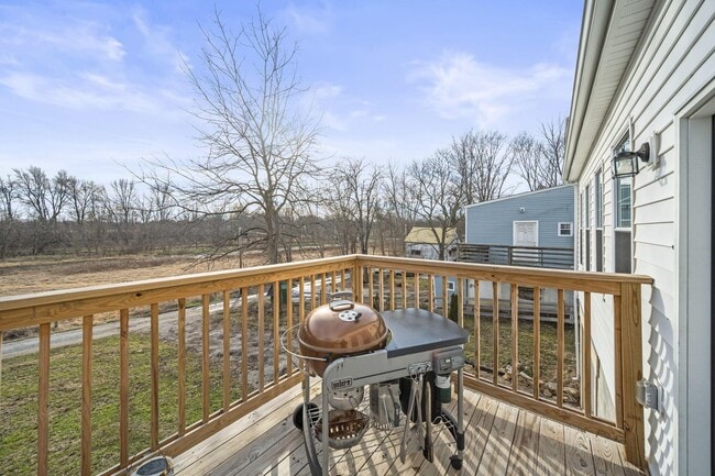 Photo - 145 E Main St