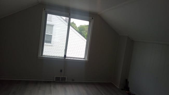 Photo - 20237 Hamburg St