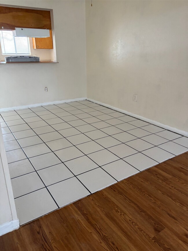 Photo - 2210 Buchanan Dr